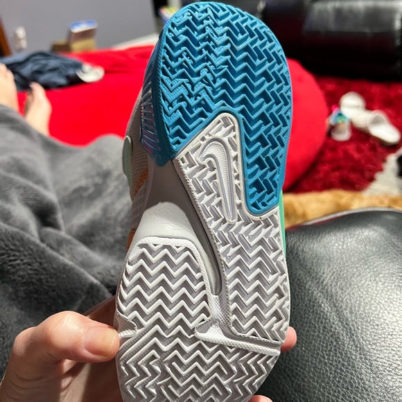 Lebron Witness 7 Perfect Condition Size 2Youth. - Picture 7 of 7